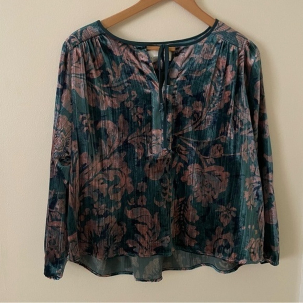 Like New Anthropologie Faustine Velvet
Floral Peasant Blouse